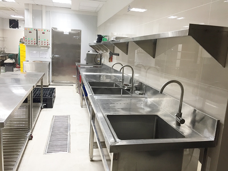 Bồn rửa công nghiệp - Thiết bị bếp nhà hàng được làm từ chất liệu inox