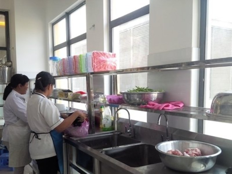 thiet-ke-bep-nha-hang-nho-3