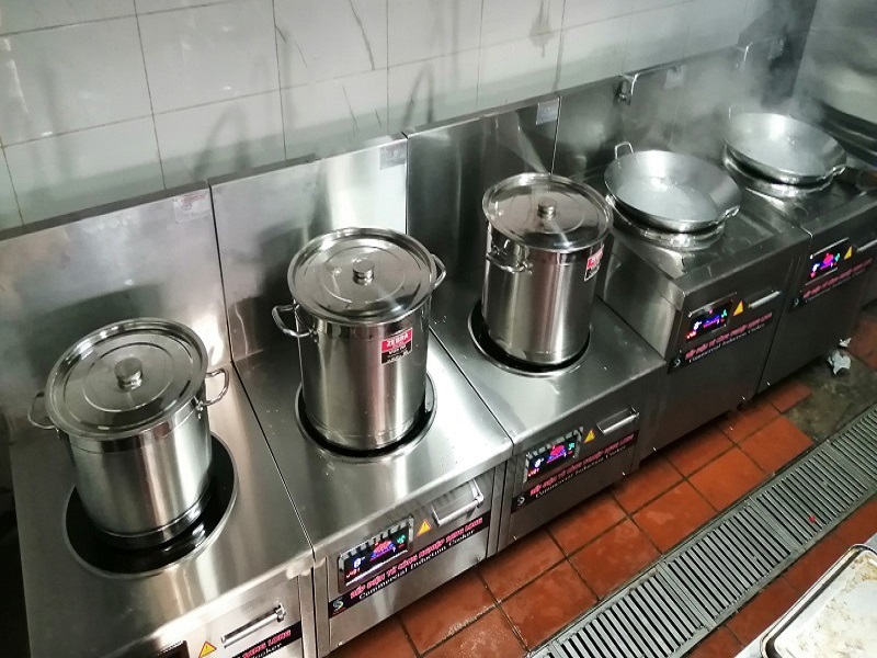 Sử dụng bếp công nghiệp tích hợp nhiều tính năng