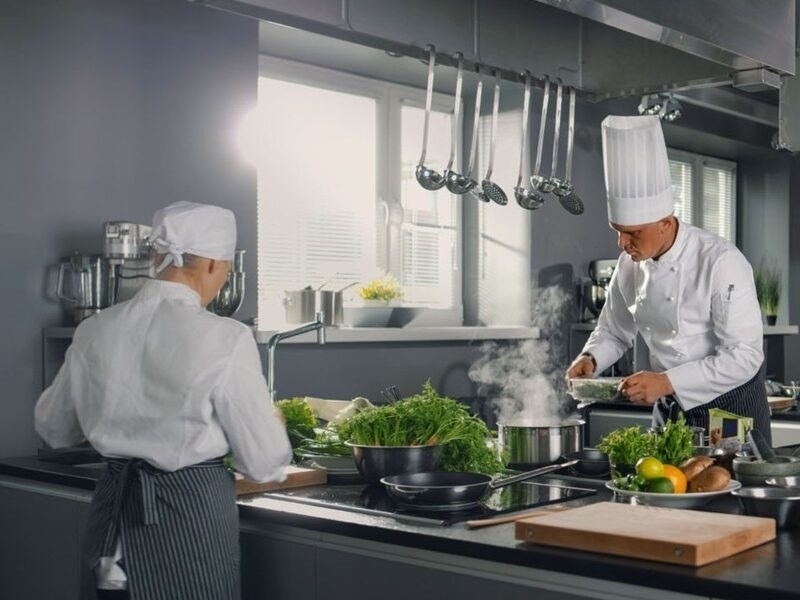 Yếu tố vệ sinh luôn được ưu tiên khi thi công bếp công nghiệp khách sạn