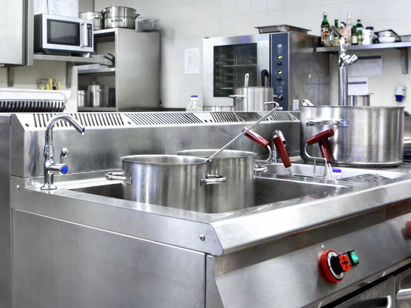 Bí quyết chọn mua thiết bị bếp công nghiệp cho nhà hàng nhỏ