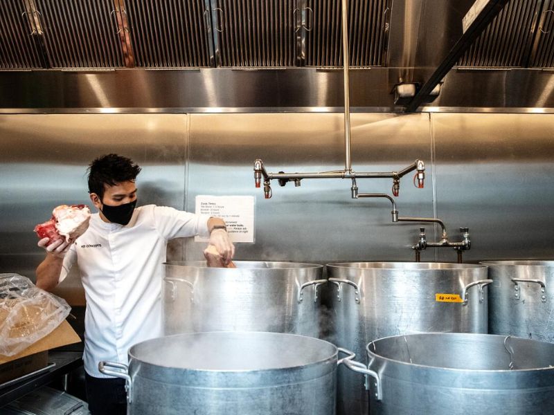thiet-bi-bep-cho-nha-hang-pho