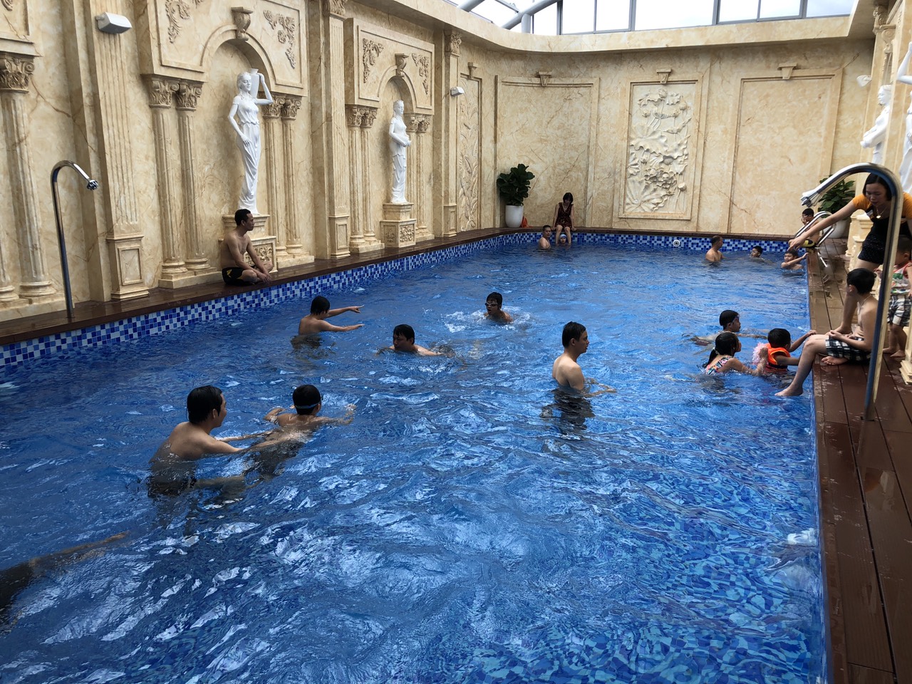 Khách sạn Hoàng Nhâm