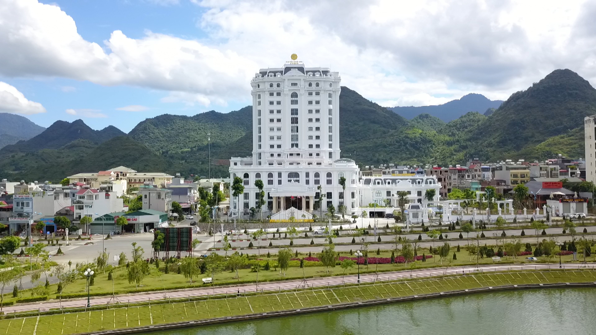 Khách sạn Hoàng Nhâm